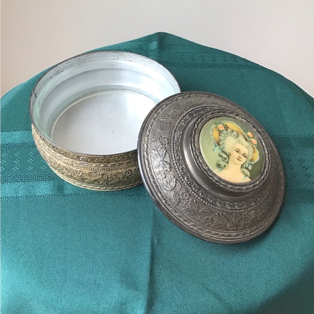Victorian 1950s Metal Mirror Powder Box Glass‎ Interior Trinket Vanity Je…